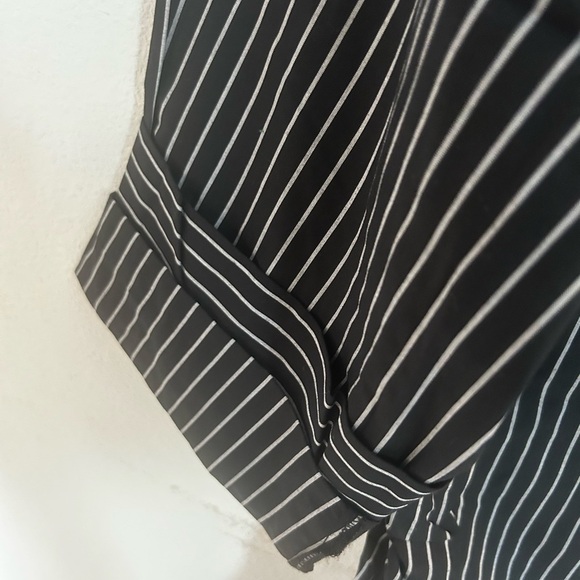 A New Day Women’s Black & Silver Stripped Button Down Dress

Size L
NWT - Picture 4 of 9